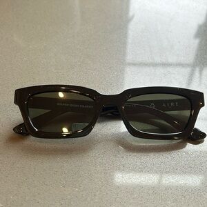 AIRE NWOT Sculptor Polarized  black sunglasses